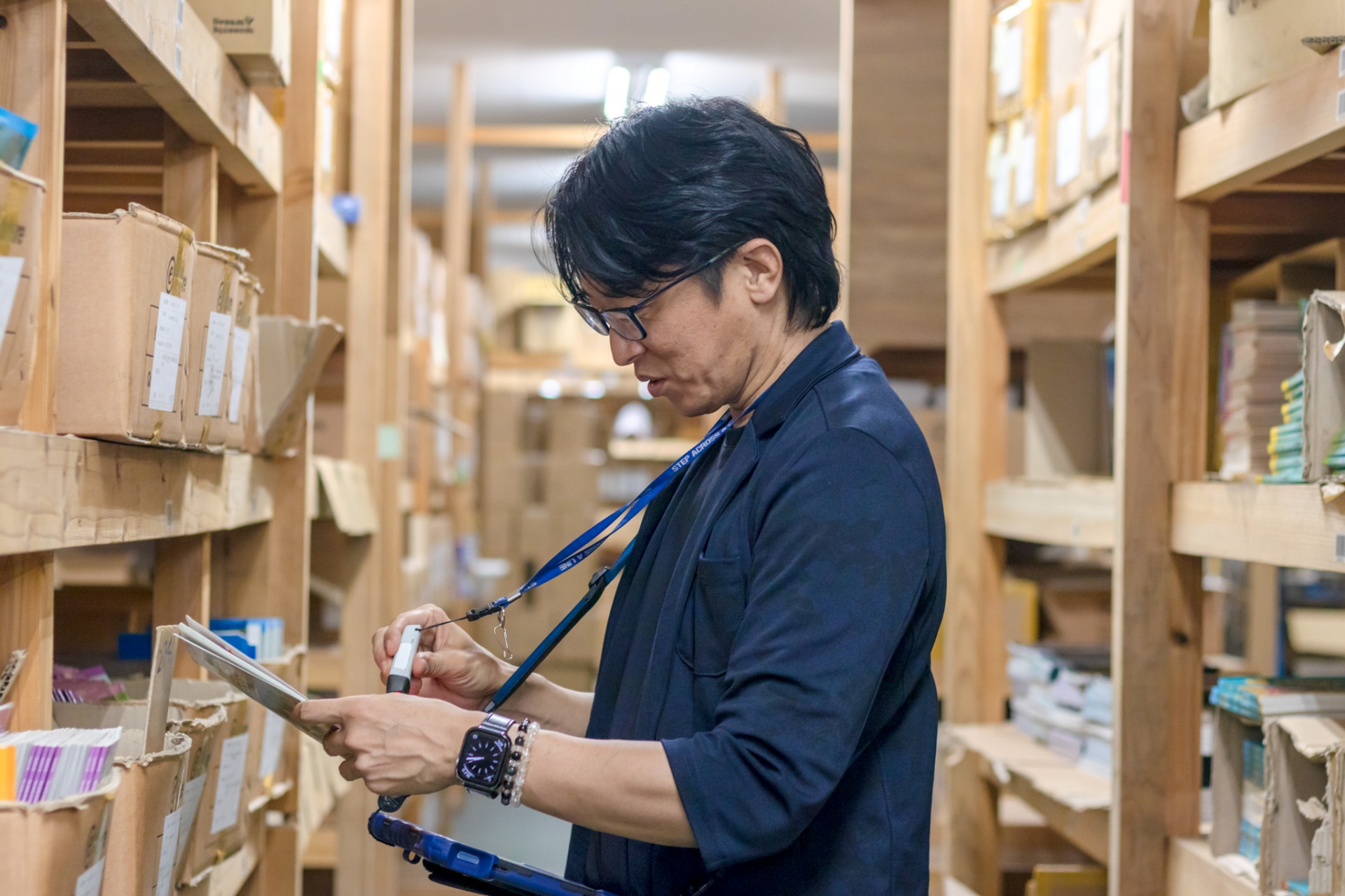 注文の処理を担う「注文管理」、商品の発送を担当する「倉庫管理」
