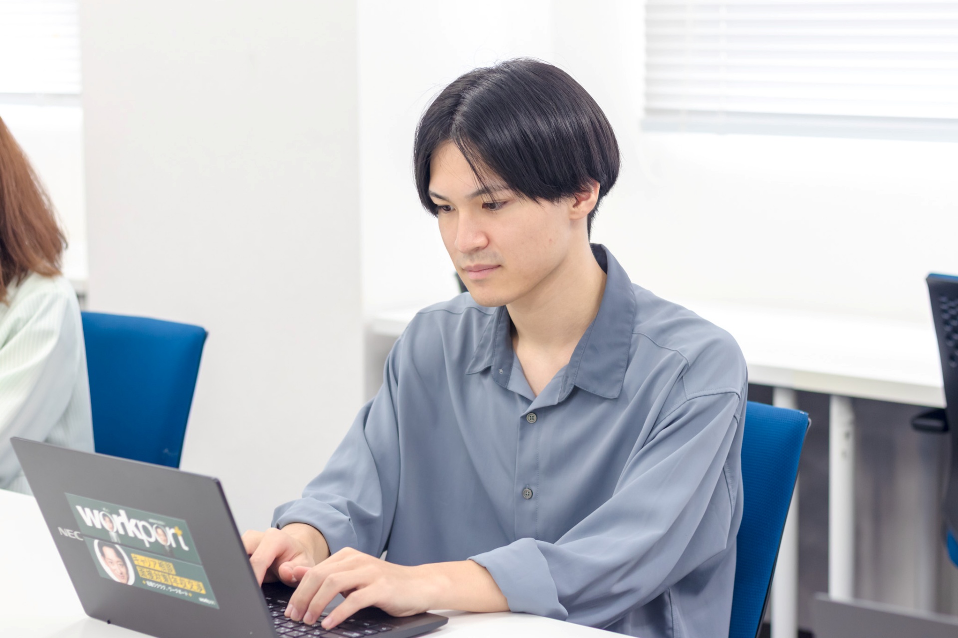 システムへのデータ入力業務を担当します