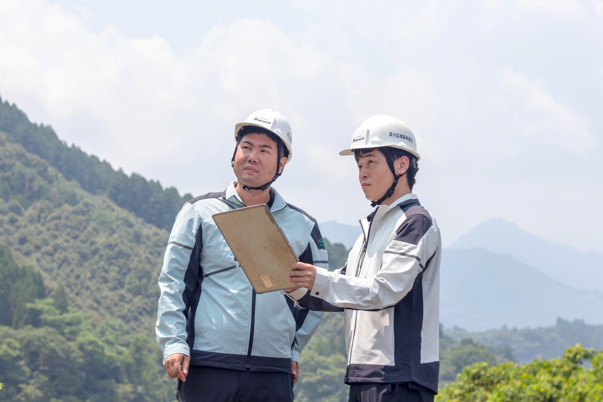 総合職として「現場管理」や「事務」を担当します