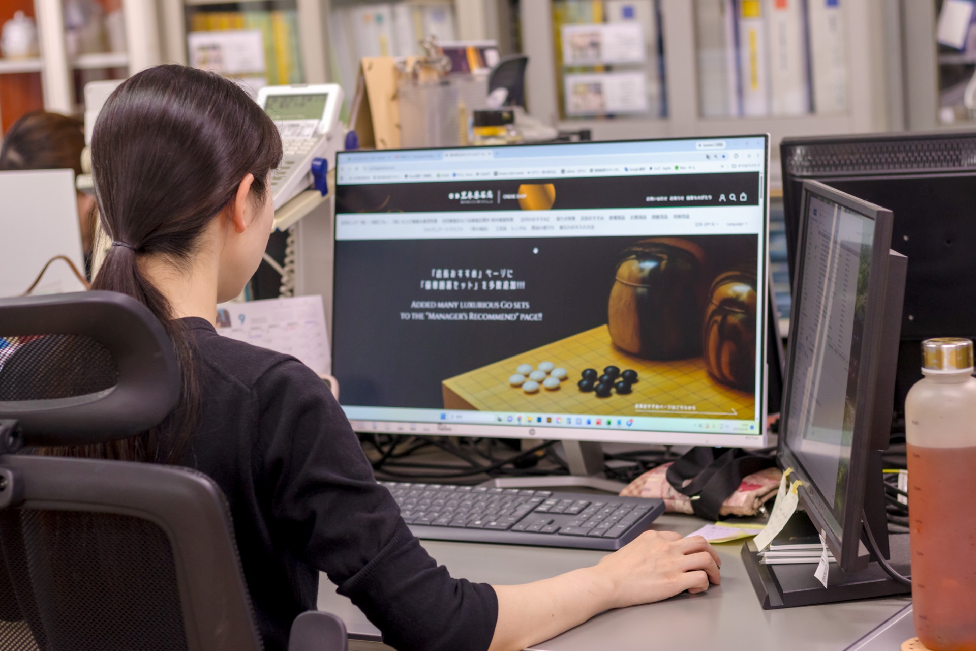 チームで意見を出し合い、ECサイトを運営しています