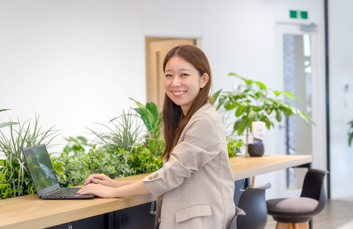 今年6月に移転したばかりの新築オフィスで働けます。結婚や育児を経てもキャリアを形成できる環境です
