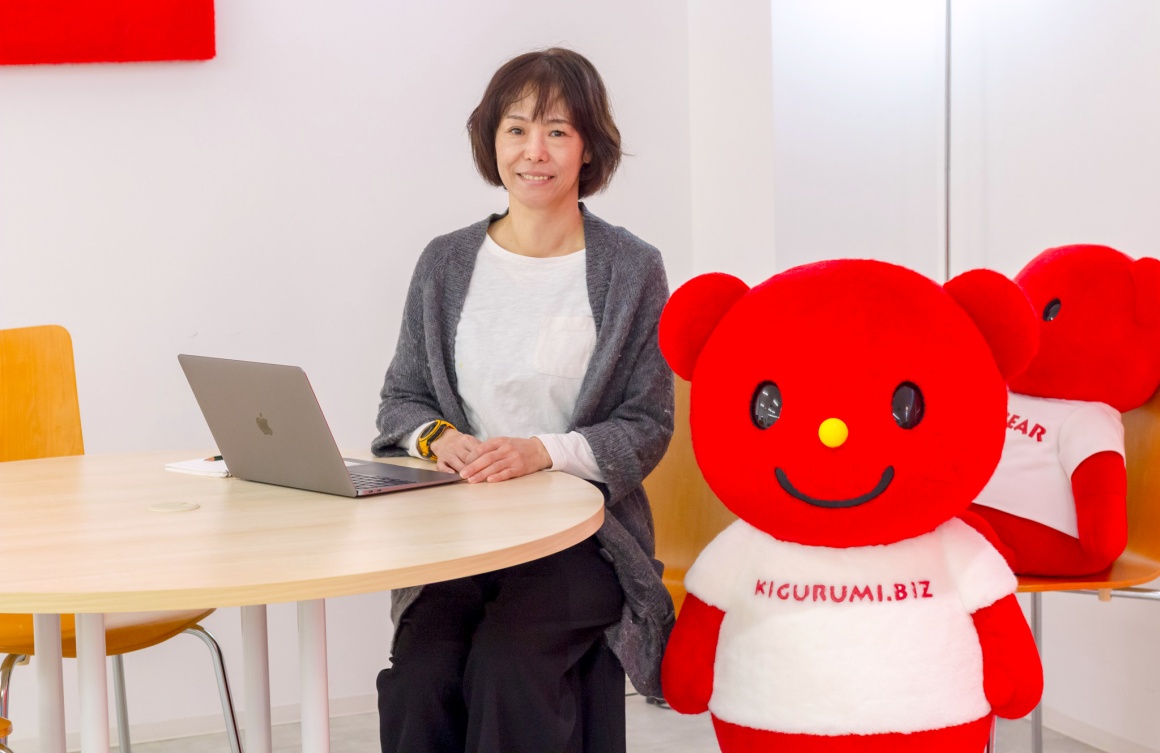 国内・海外の着ぐるみを製作する宮崎の会社。仕事と家庭・子育てを両立できる環境を作っています