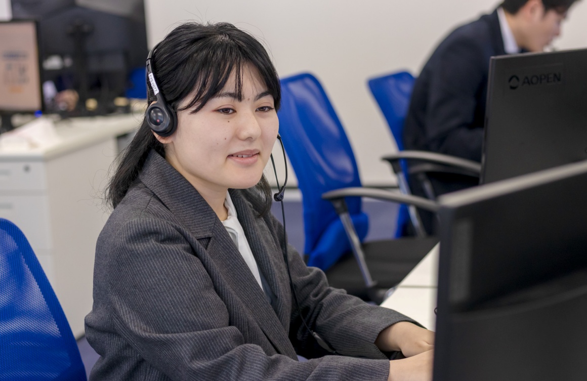 体験レッスンの調整やレッスンの監視等を担当します