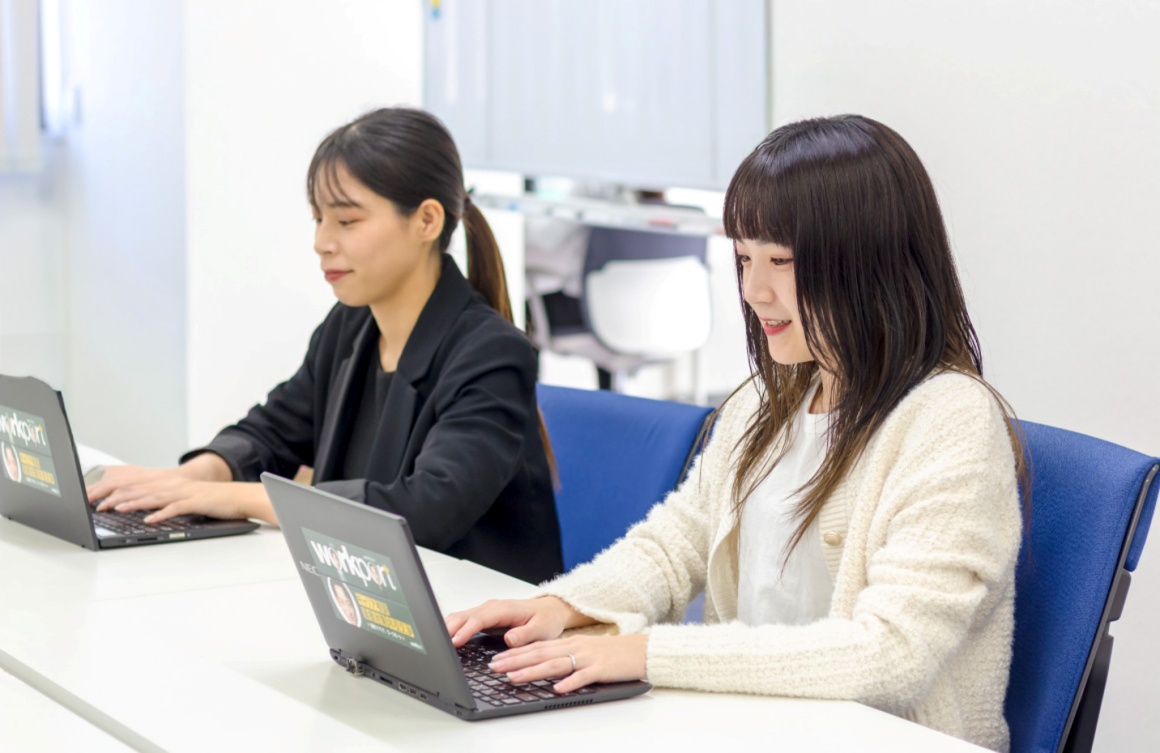 システムへのデータ入力・予約受付を担当します