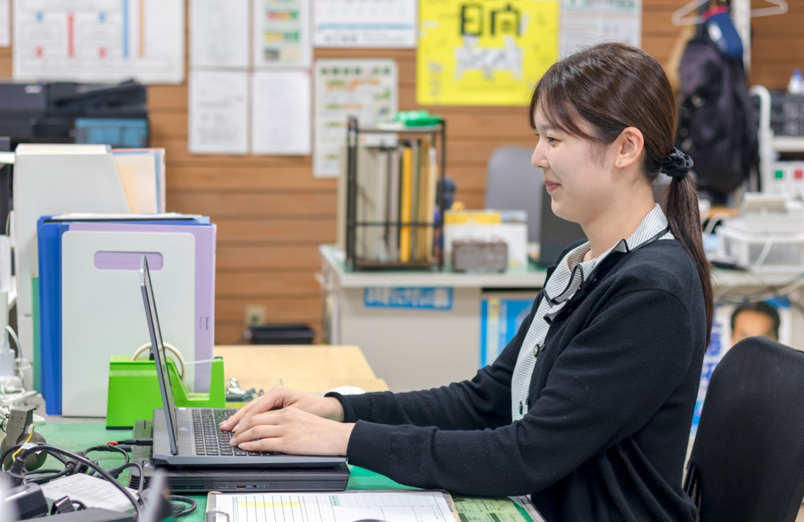 総合職として「現場管理」や「事務」を担当します
