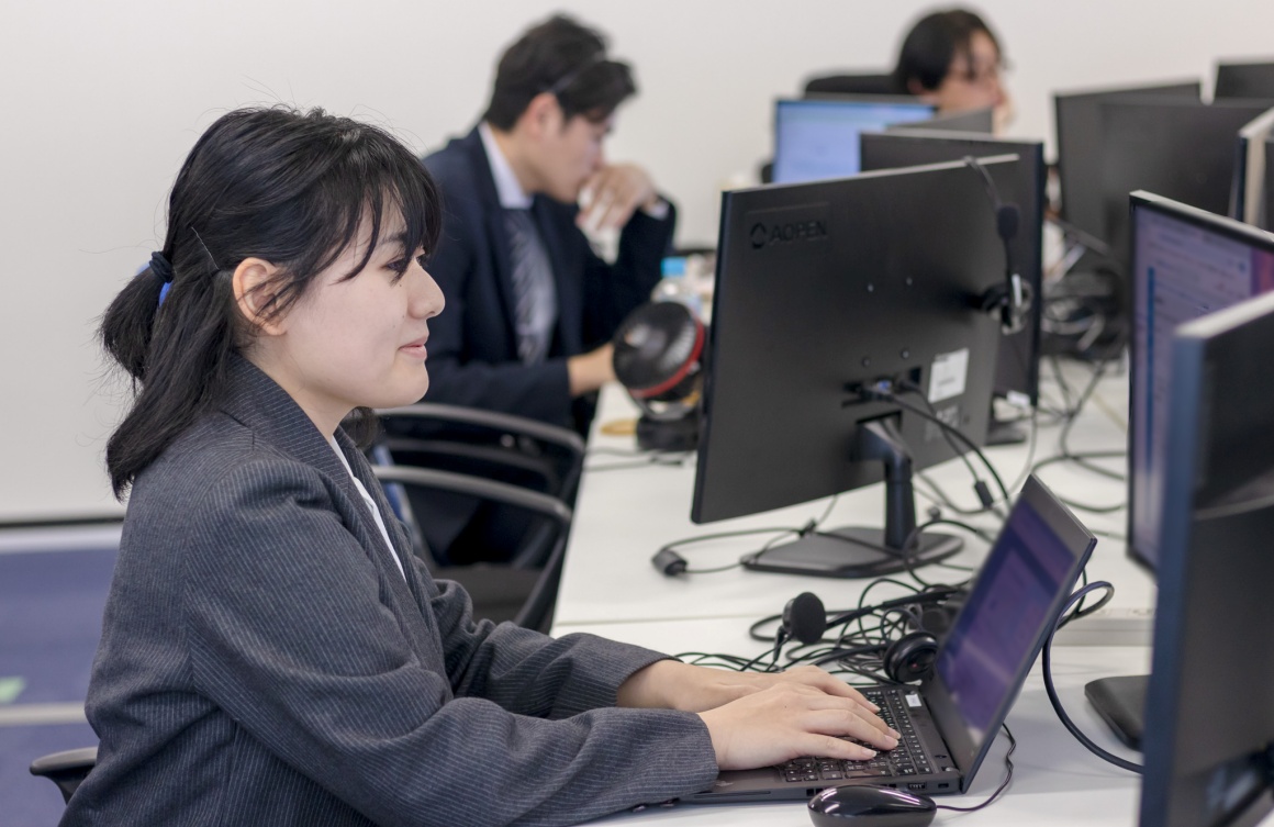 お客様との会話を楽しみながら対応します