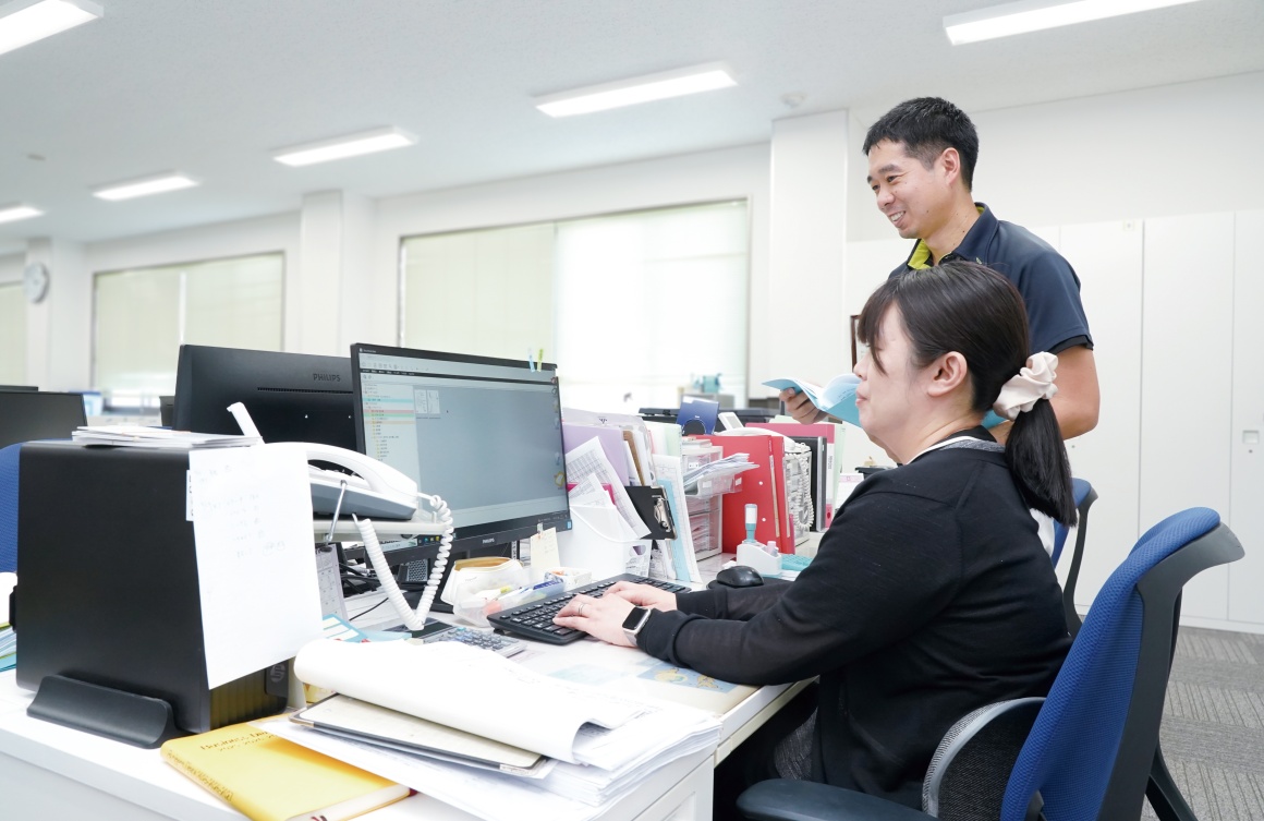 繁忙期は全員で協力して乗り越えています