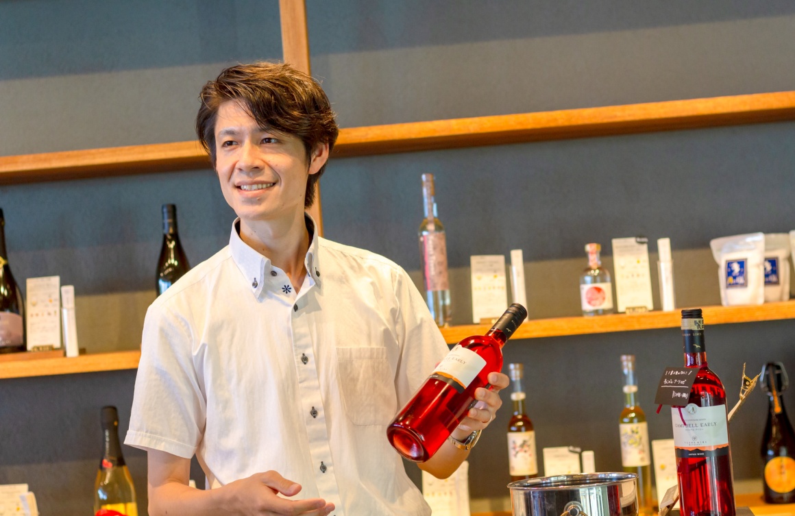 ワインショップの接客・販売を担当します