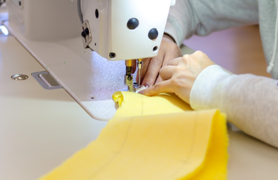 チームで着ぐるみの製作を担当します