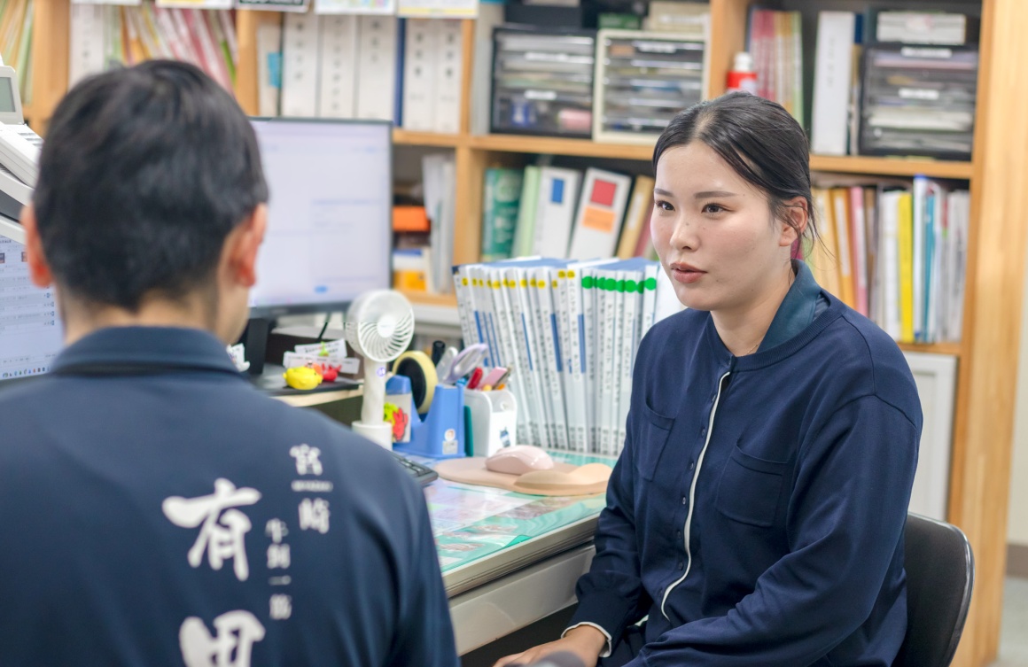 近くで先輩スタッフがフォローしてくれる環境です