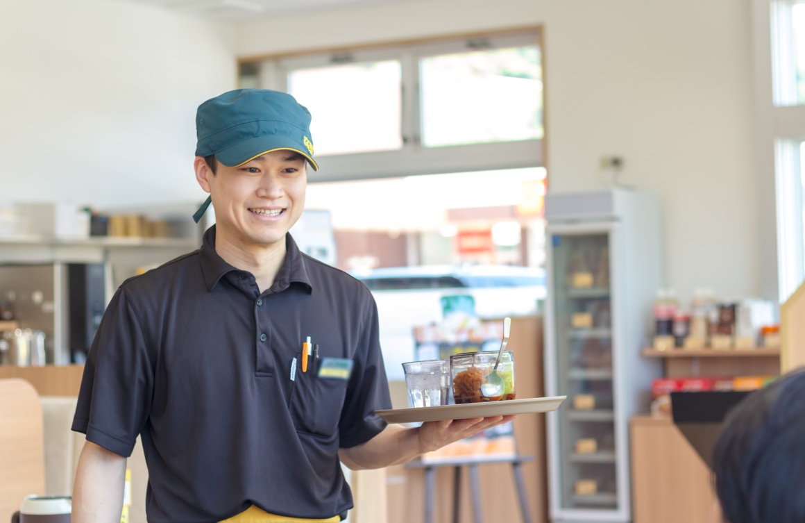 チームで協力して店舗を運営します