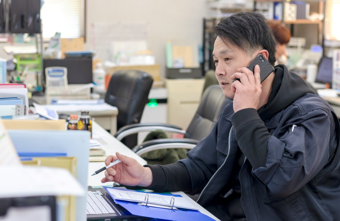 お客様からの注文対応、出荷作業を担当します