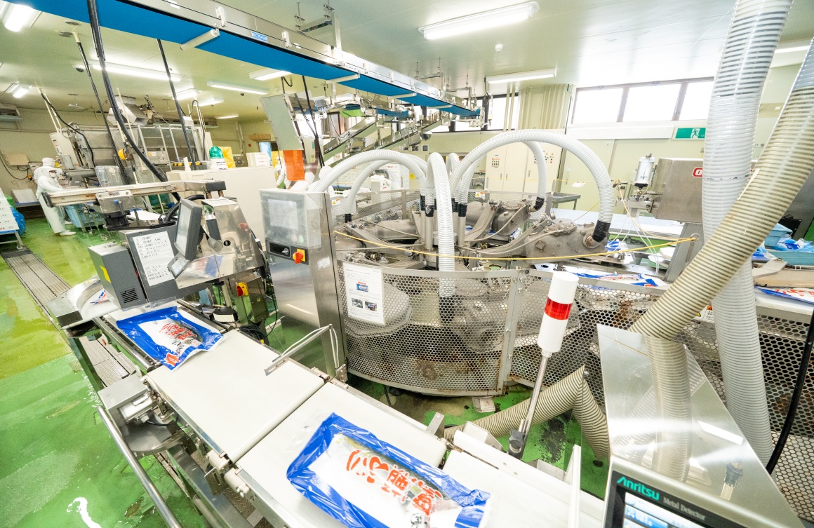 黒瀬ぶりの加工・製造を担当します