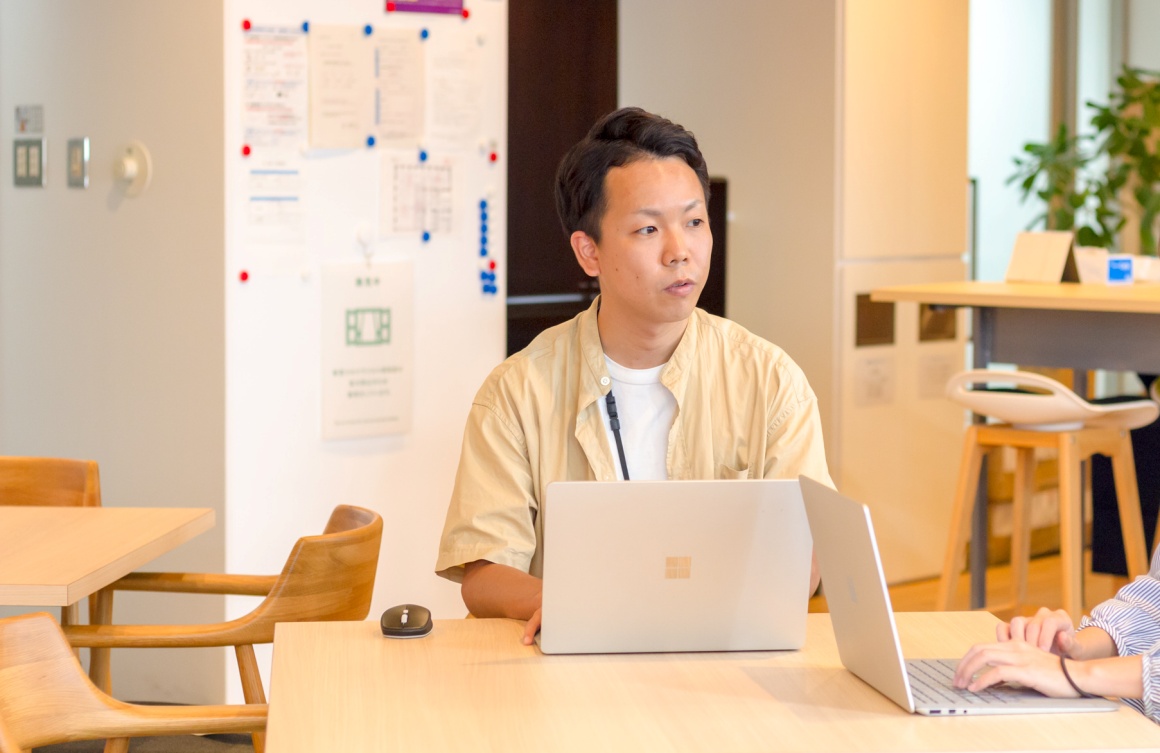 1人で考えて分からない時は、チームで解決しています