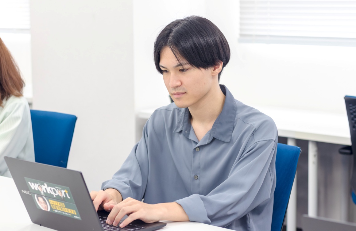 システムへのデータ入力業務を担当します