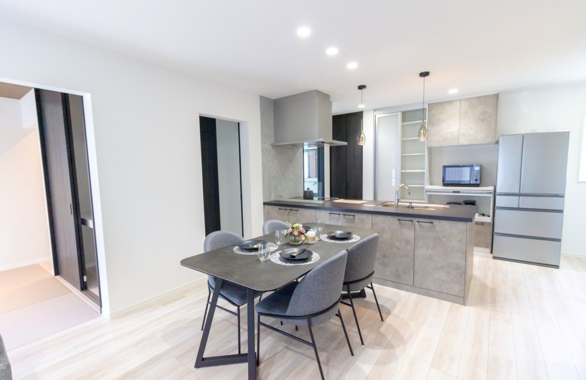 来店型の完全反響営業です