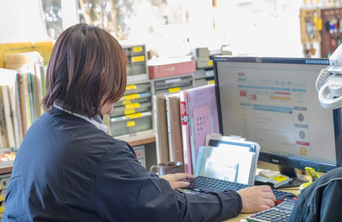 整備工場の事務サポートを担当します