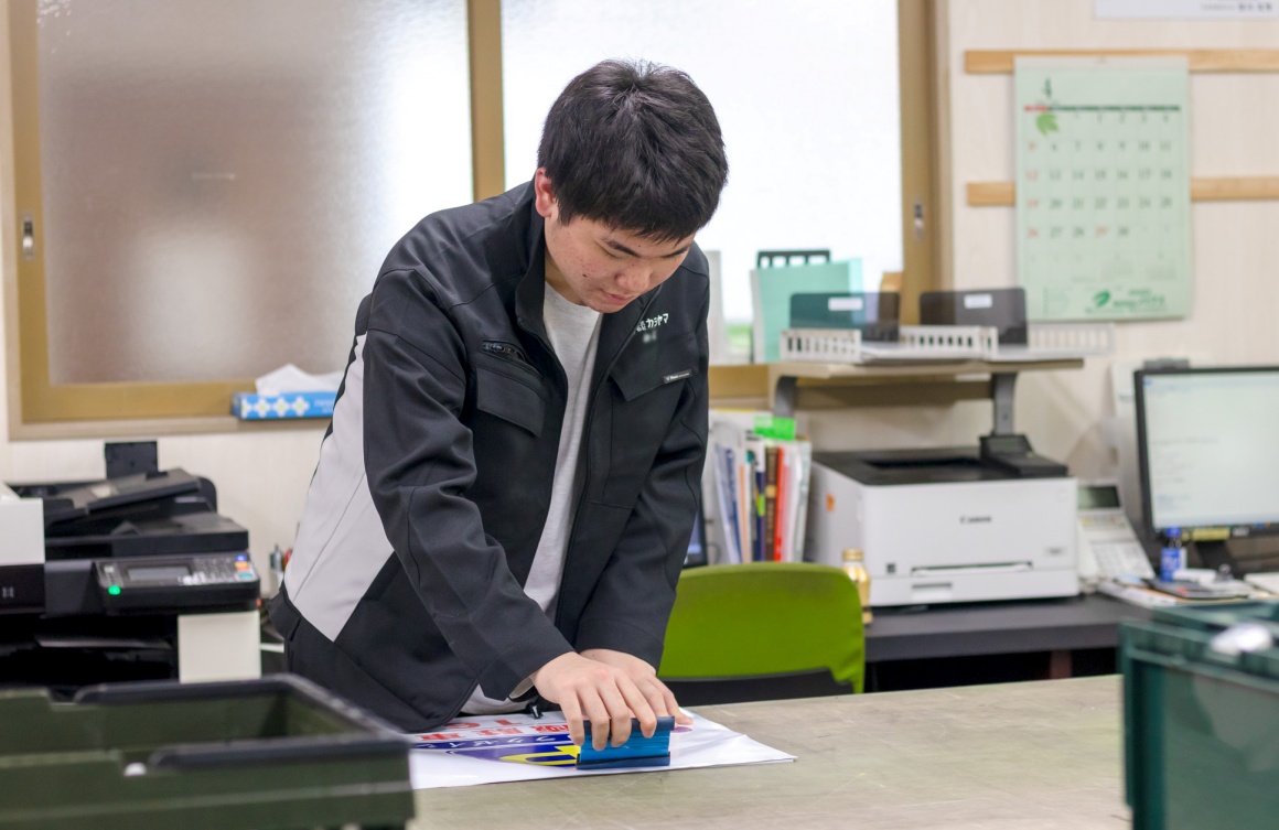 看板の製作、取り付け施工を担当します