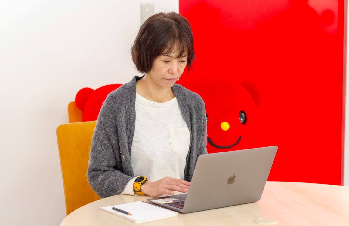 製作における事務業務を担当します