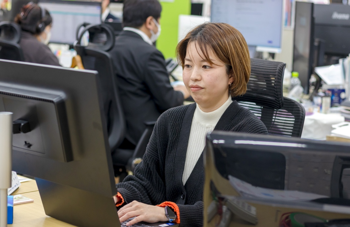 経験に応じて労務や採用、総務業務を担当します