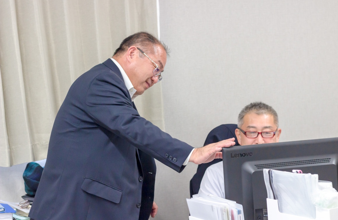 経理・総務の管理、対外折衝などを担当します