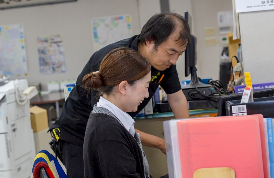 商品の発注や問い合わせ対応を担当します