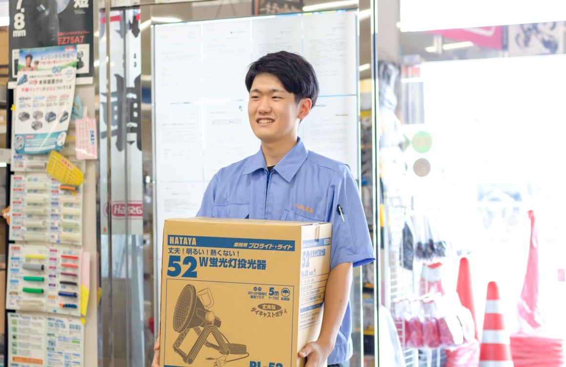 倉庫の管理、配送を担当します